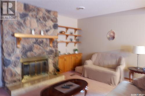 48 2Nd Avenue E, Lafleche, SK - Indoor