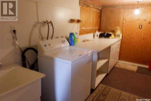48 2Nd Avenue E, Lafleche, SK - Indoor Photo Showing Laundry Room