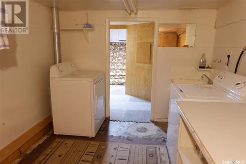 48 2Nd Avenue E, Lafleche, SK - Indoor Photo Showing Laundry Room