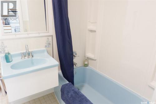 48 2Nd Avenue E, Lafleche, SK - Indoor Photo Showing Bathroom