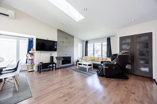 Salon - 407 Ch. Des Prairies, Brossard, QC - Indoor Photo Showing Living Room
