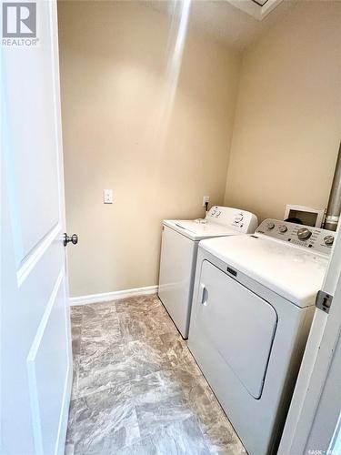4 211 20Th Street W, Prince Albert, SK - Indoor Photo Showing Laundry Room
