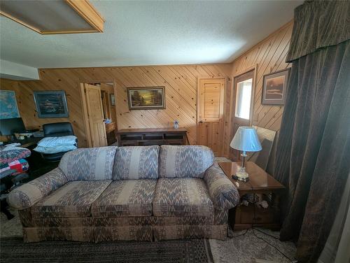 1361 Horning Road, Seymour Arm, BC - Indoor Photo Showing Living Room