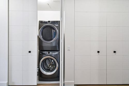Salle de lavage - 2105-2835 Av. Du Cosmodôme, Laval (Chomedey), QC - Indoor Photo Showing Laundry Room
