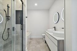 Salle de bains attenante à la CCP - 