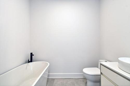 Salle de bains attenante à la CCP - 2105-2835 Av. Du Cosmodôme, Laval (Chomedey), QC - Indoor Photo Showing Bathroom