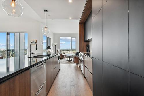 Cuisine - 2105-2835 Av. Du Cosmodôme, Laval (Chomedey), QC - Indoor Photo Showing Kitchen With Upgraded Kitchen