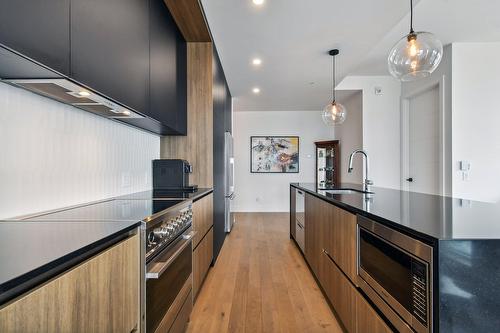 Cuisine - 2105-2835 Av. Du Cosmodôme, Laval (Chomedey), QC - Indoor Photo Showing Kitchen With Upgraded Kitchen