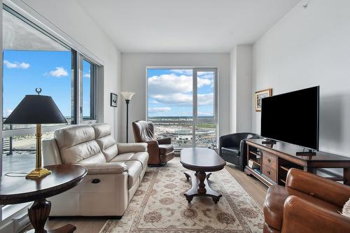 Salon - 2105-2835 Av. Du Cosmodôme, Laval (Chomedey), QC - Indoor Photo Showing Living Room