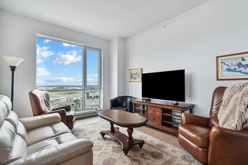 Salon - 2105-2835 Av. Du Cosmodôme, Laval (Chomedey), QC - Indoor Photo Showing Living Room