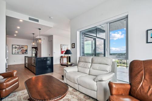 Salon - 2105-2835 Av. Du Cosmodôme, Laval (Chomedey), QC - Indoor Photo Showing Living Room