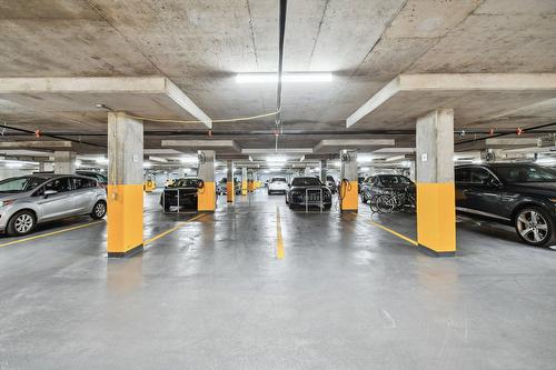 Garage - 2105-2835 Av. Du Cosmodôme, Laval (Chomedey), QC - Indoor Photo Showing Garage