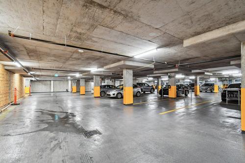 Garage - 2105-2835 Av. Du Cosmodôme, Laval (Chomedey), QC - Indoor Photo Showing Garage