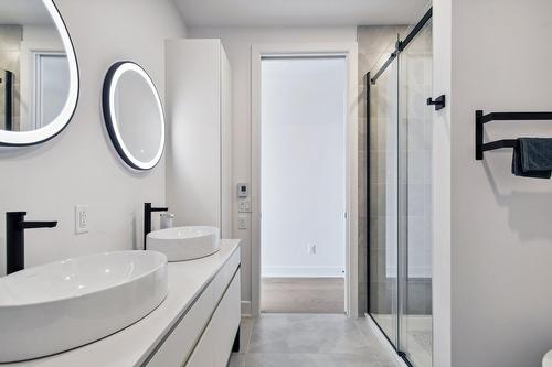 Salle de bains attenante à la CCP - 2105-2835 Av. Du Cosmodôme, Laval (Chomedey), QC - Indoor Photo Showing Bathroom