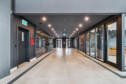Hall d'entrée/Vestibule - 2105-2835 Av. Du Cosmodôme, Laval (Chomedey), QC - Indoor Photo Showing Other Room