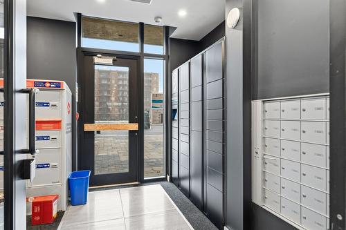 Salle communautaire - 2105-2835 Av. Du Cosmodôme, Laval (Chomedey), QC - Indoor