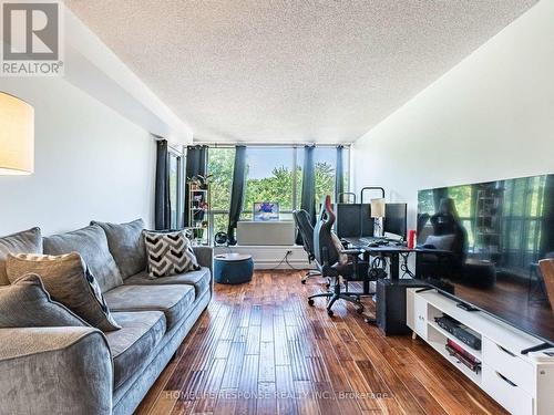 214 - 107 Bagot Street, Guelph, ON - Indoor Photo Showing Living Room