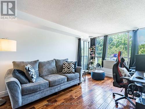 214 - 107 Bagot Street, Guelph, ON - Indoor Photo Showing Living Room