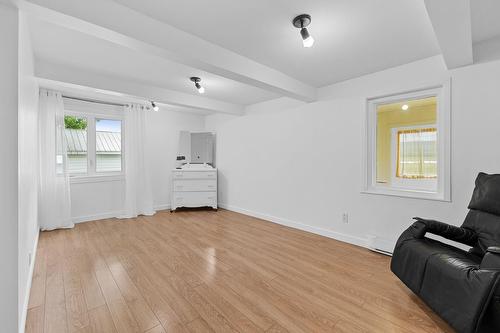 Salon - 6 Ch. Des Plaines, Cap-Saint-Ignace, QC - Indoor