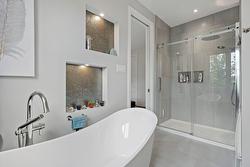 Salle de bains attenante à la CCP - 