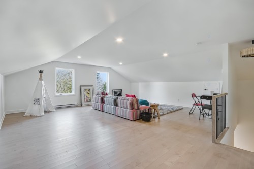 Salle familiale - 44 Rue Marcoux, Saint-Basile-Le-Grand, QC - Indoor
