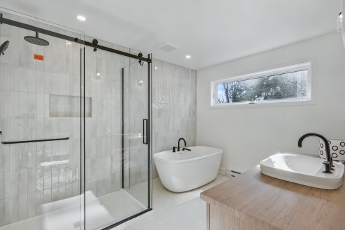 Salle de bains - 44 Rue Marcoux, Saint-Basile-Le-Grand, QC - Indoor Photo Showing Bathroom