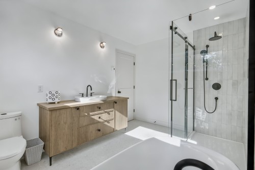 Salle de bains - 44 Rue Marcoux, Saint-Basile-Le-Grand, QC - Indoor Photo Showing Bathroom