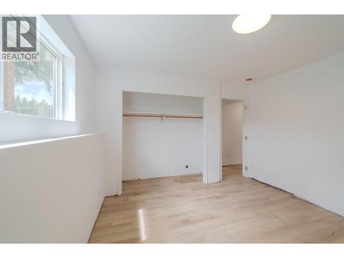 5526 Lakeside Court, 103 Mile House, BC - Indoor Photo Showing Other Room