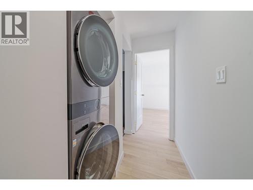 5526 Lakeside Court, 103 Mile House, BC - Indoor Photo Showing Laundry Room