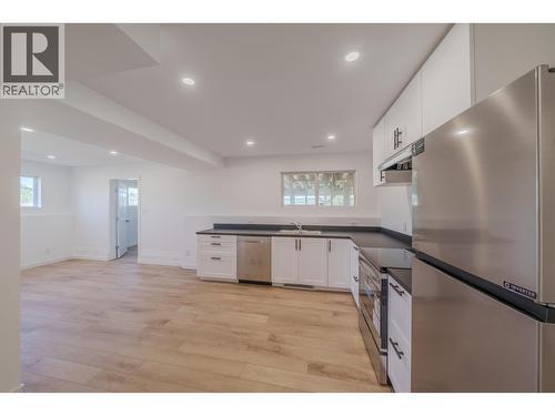 5526 Lakeside Court, 103 Mile House, BC - Indoor Photo Showing Kitchen