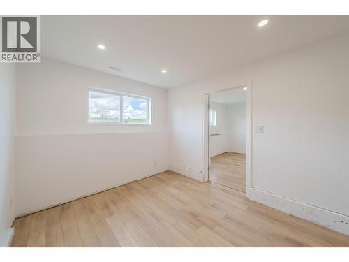 5526 Lakeside Court, 103 Mile House, BC - Indoor Photo Showing Other Room