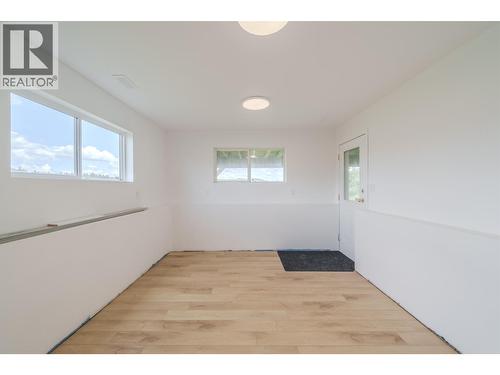5526 Lakeside Court, 103 Mile House, BC - Indoor Photo Showing Other Room
