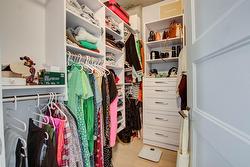 Walk-in closet - 