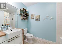 Pristine bathroom with tub & shower - 