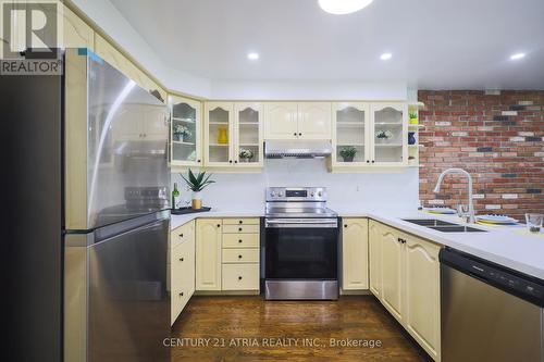 26 Royal Palm Drive, Vaughan, ON - Indoor Photo Showing Kitchen With Double Sink