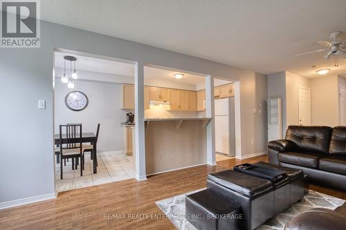 2 - 800 Paramount Drive, Hamilton (Stoney Creek Mountain), ON - Indoor Photo Showing Living Room