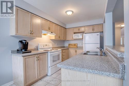 2 - 800 Paramount Drive, Hamilton (Stoney Creek Mountain), ON - Indoor Photo Showing Kitchen With Double Sink
