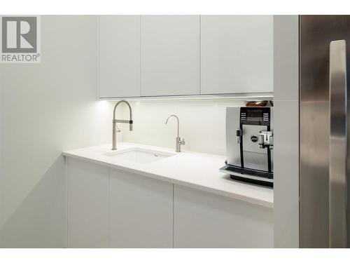2469 Thacker Drive, West Kelowna, BC - Indoor Photo Showing Kitchen