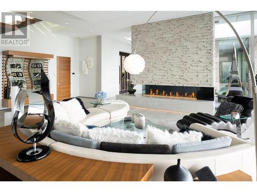 2469 Thacker Drive, West Kelowna, BC - Indoor Photo Showing Living Room With Fireplace