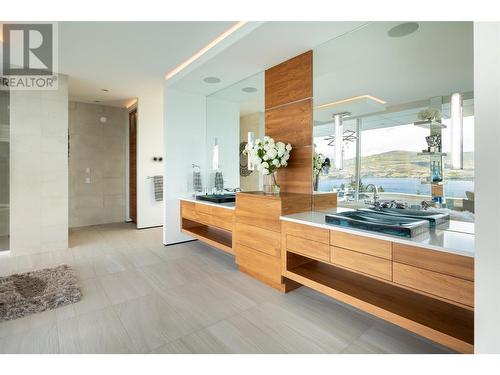 2469 Thacker Drive, West Kelowna, BC - Indoor