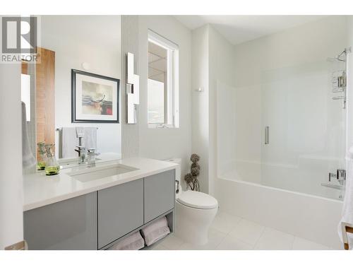 2469 Thacker Drive, West Kelowna, BC - Indoor Photo Showing Bathroom