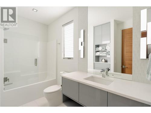 2469 Thacker Drive, West Kelowna, BC - Indoor Photo Showing Bathroom