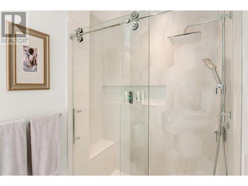 2469 Thacker Drive, West Kelowna, BC - Indoor Photo Showing Bathroom