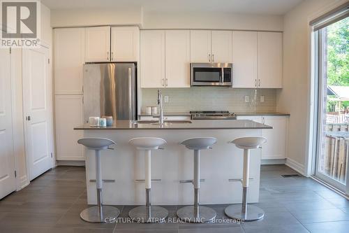 6 Wildflower Way, Toronto, ON - Indoor Photo Showing Kitchen With Upgraded Kitchen