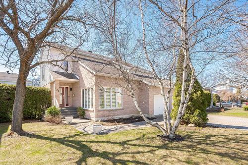 325 Rue Gouin  Saint-Bruno-De-Montarville, QC J3V 6C8