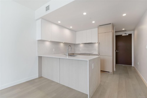 303-1100 Yates St, Victoria, BC - Indoor Photo Showing Kitchen