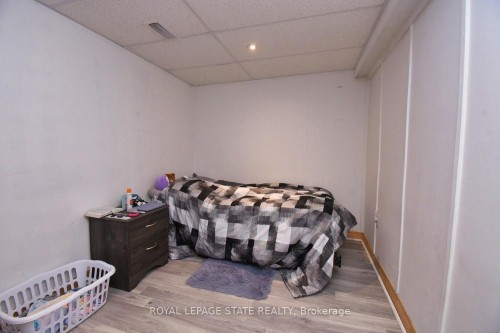 205 Ivon Avenue, Hamilton, ON - Indoor Photo Showing Bedroom