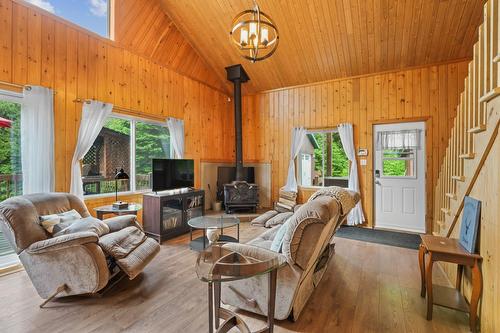 Hall d'entrée/Vestibule - 1820 Rue Du Cerf, Chertsey, QC - Indoor Photo Showing Living Room