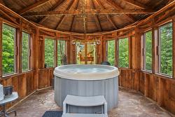 Hot tub - 