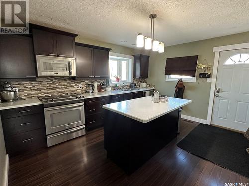 320 Government Road, Weyburn, SK - Indoor Photo Showing Kitchen With Upgraded Kitchen
